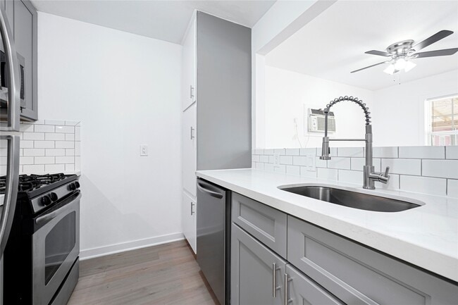 Building Photo - 5718 Eskridge St Unit 11 Rental