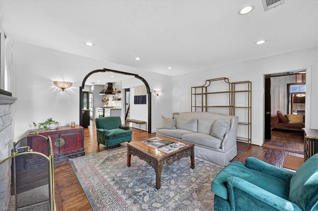 Photo - 304 Appian Way