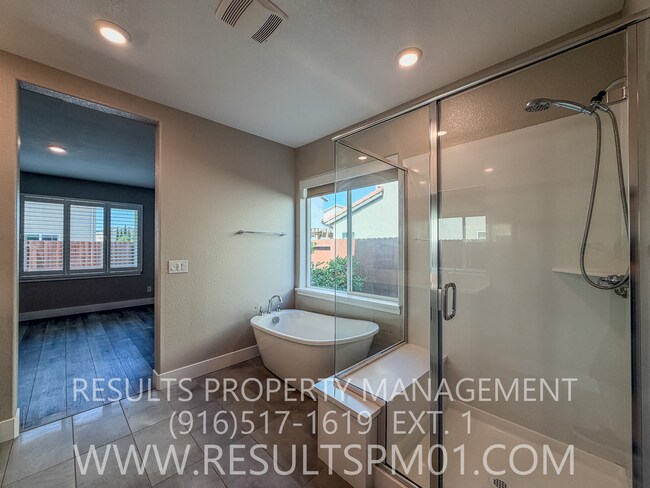 Photo - Gorgeous 4 Bedroom Lincoln Home