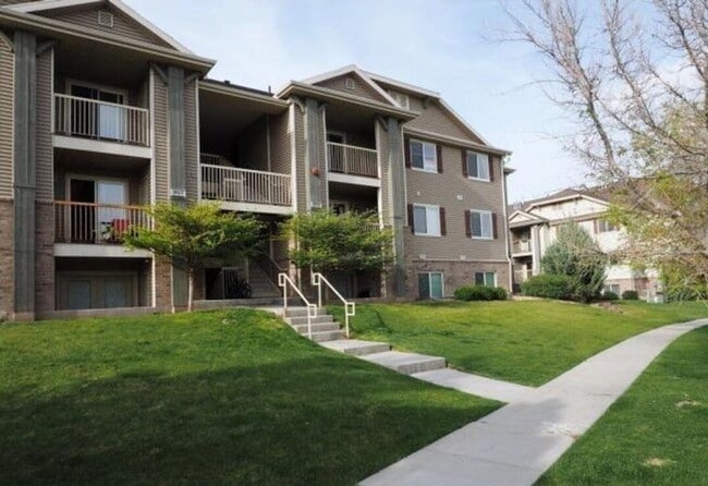 Building Photo - "Charming 3-Bed, 2-Bath Top Floor Condo in... Unit #P9