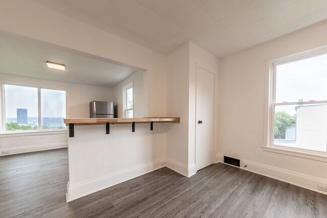 Photo - 965 Industry St Unidad #2