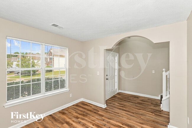 2896 Two Lakes Cir