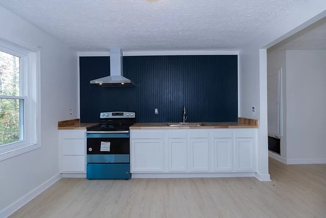 Photo - CUTE COZY HOME READY FOR RENT FROM MAY 10TH!