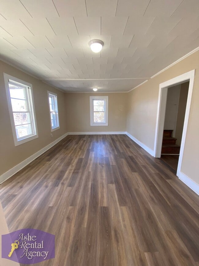 Photo - Quaint Cottage Walking Distance to Downtown West Jefferson