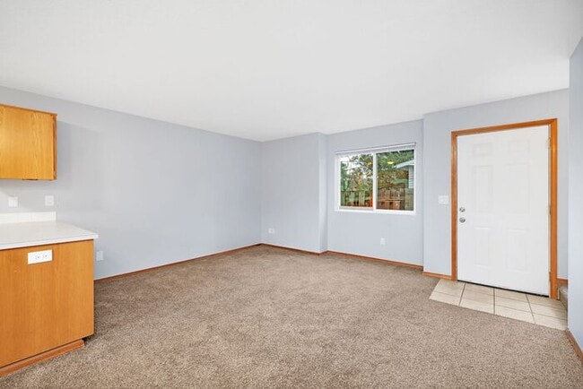 Photo - Beautiful 2 bedroom townhouse. Available February!