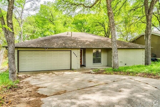 Building Photo - 3006 Lakeside Dr Rental