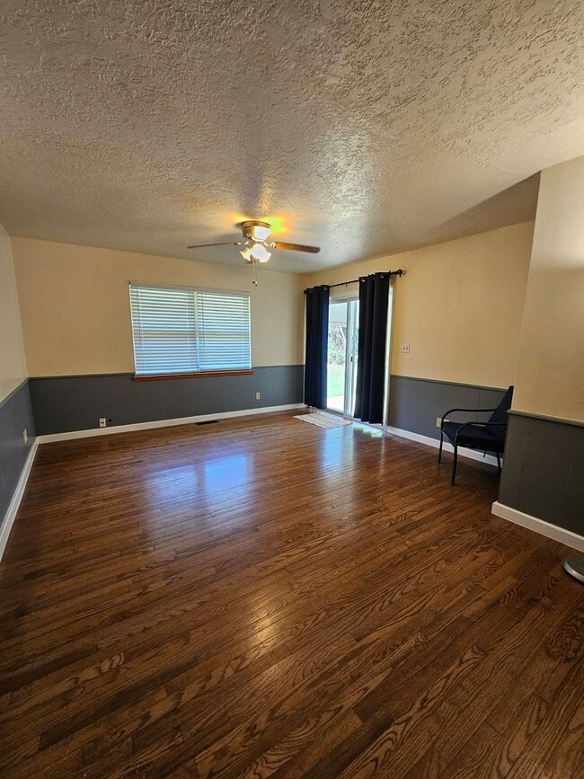 Photo - (3) Bed/(2) Bath with Storm Shelter and Mo...