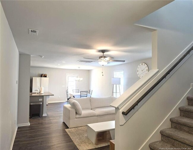 Photo - 233 Chinook Ln