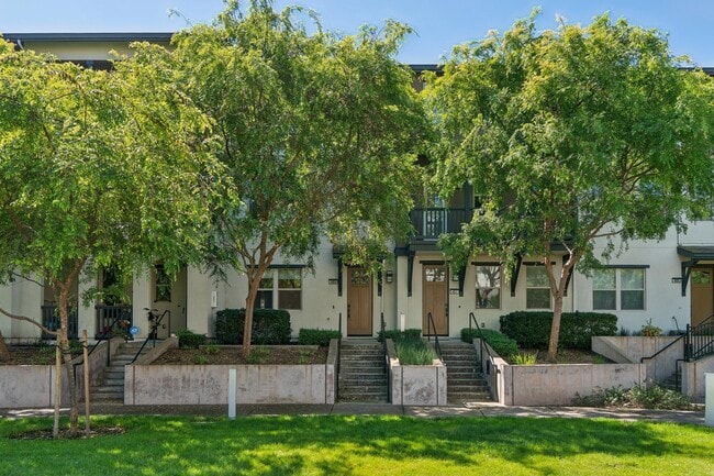 Photo - 489 Diller St Unit 1