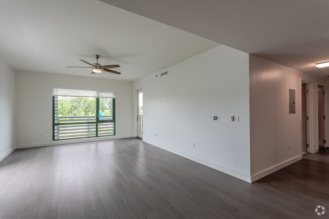 2BR, 2BA - 1319 SF