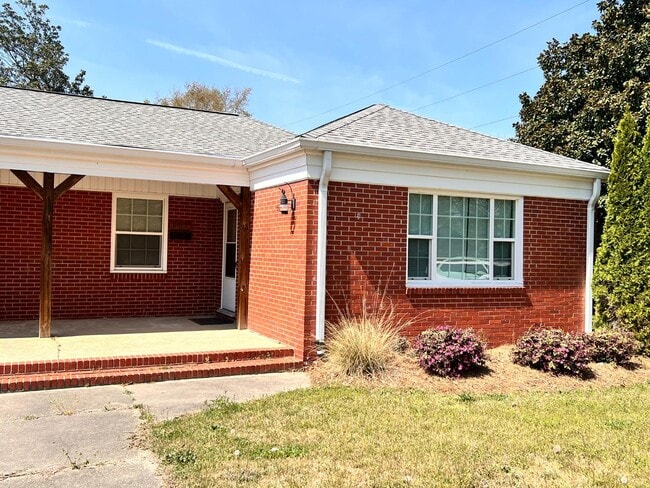 Photo - 807 N Ellis Ave