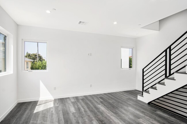 Photo - Newly Built 3Bed/3Bath Townhouse Available Now! Unidad Hesby St 10926 1/2