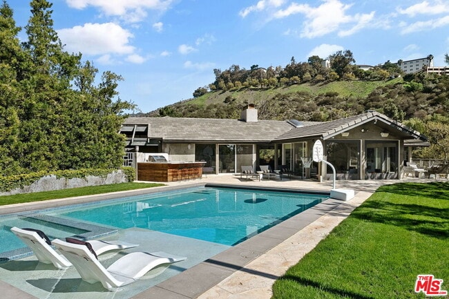 Photo - 1255 N Bundy Dr