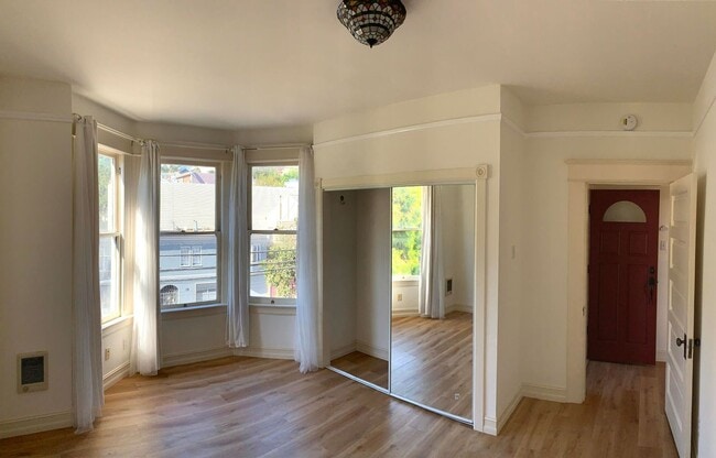 Photo - UPDATED BRIGHT 2BR/1BA  Top Floor Noe Valley 29th/Noe East/West VIEWS