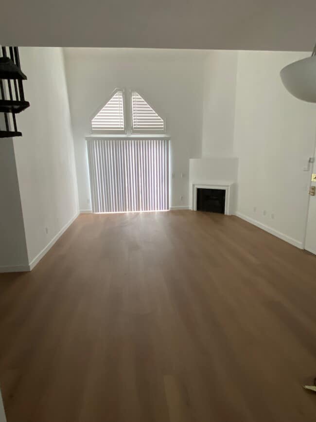 Photo - 11225 La Maida St Unit 4