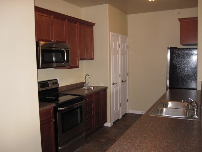 Kitchen - 1510 Glenwood Ave Unit 120 C