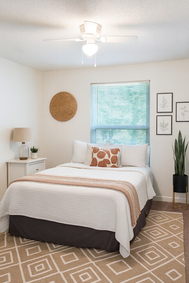 1.1 bedroom - Creekwood Apartments