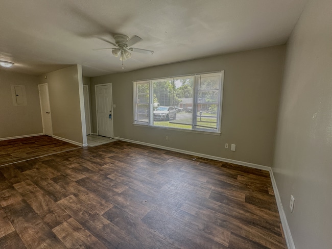 Photo - 800 Stillwater Dr