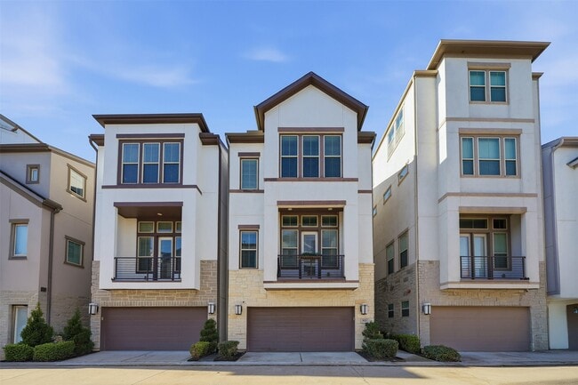 Building Photo - 821 Algona Ave