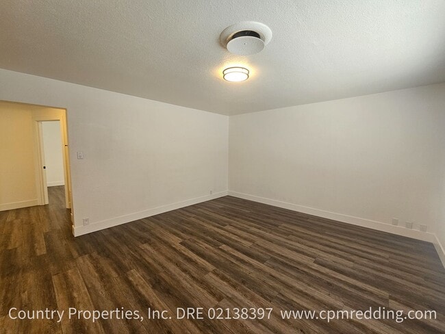 2711 Reservoir Ln