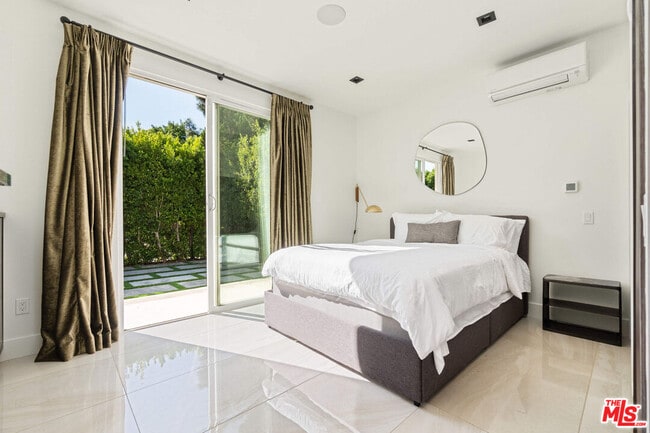 Photo - 4640 Radford Ave