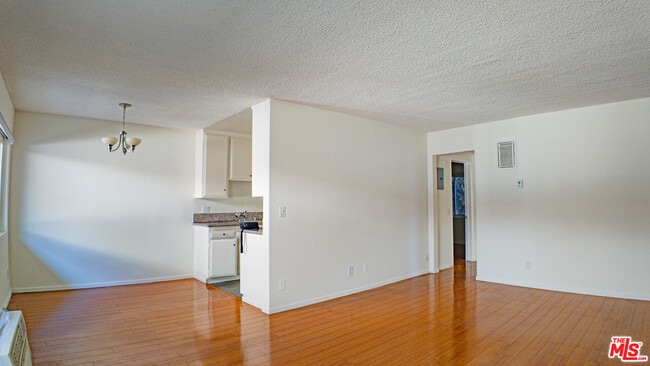 Photo - 447 W Elk Ave