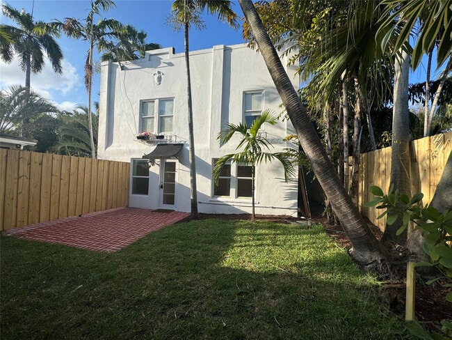 Building Photo - 1573 NE 33rd St