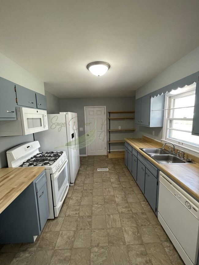 Photo - 805 SW Lea Dr