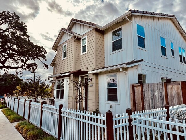 Building Photo - 15509 Monterey Rd