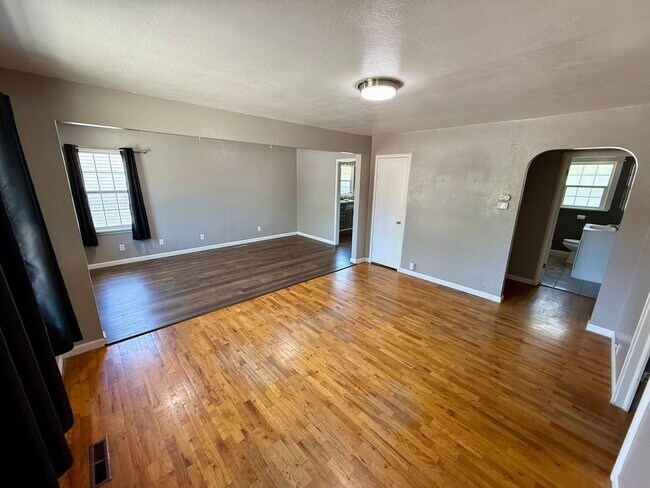 Photo - Adorable 3 bedroom 1.5 bathroom house for ...