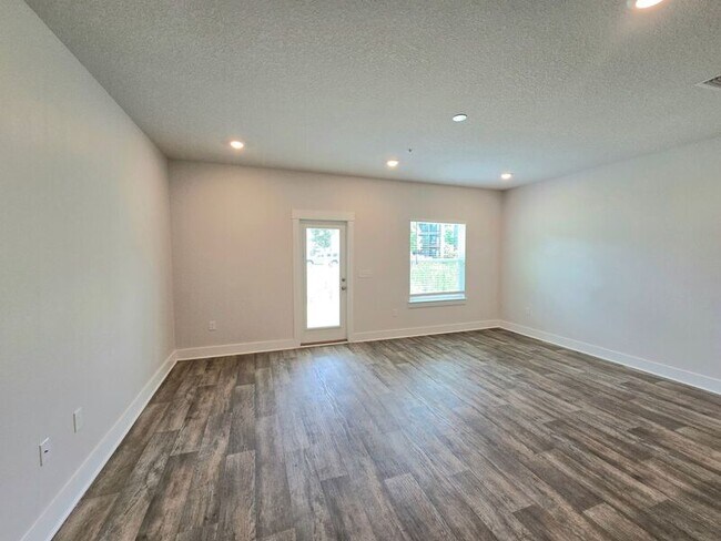 Photo - 1526 Farragut Way