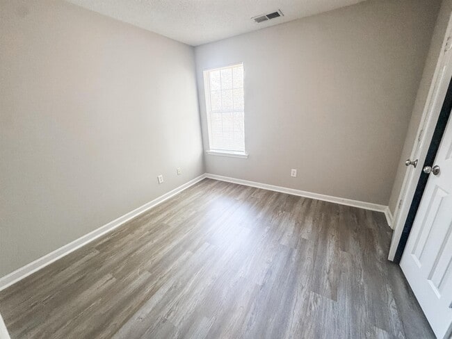 Photo - 6900 Wrigley Dr