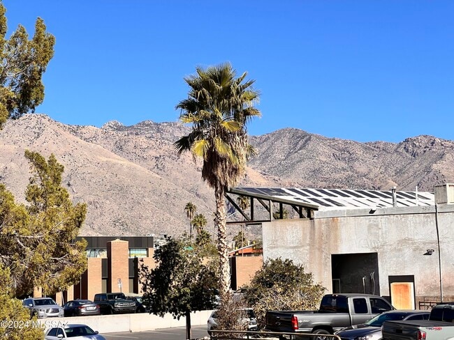 5500 N Valley View Rd Unit 231
