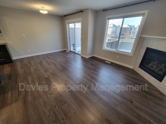 Photo - 5404-5414 14 Ave SW