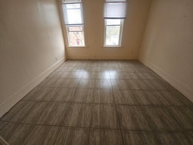 Photo - 1143 S 25th St Unidad Upper Front #4