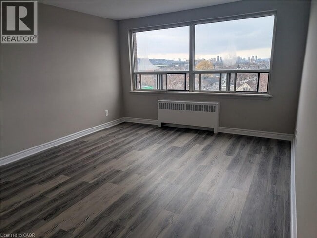 Photo - 468 Ottawa St N Unit 623 B