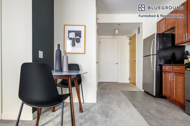 Photo - 210 N Wells St Unit FL17-ID267