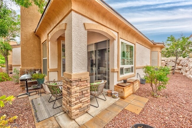 Photo - 220 Lorryn Ln