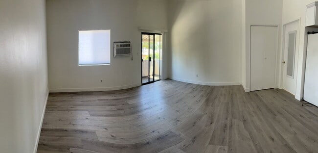 Photo - 6506 Balboa Blvd Unidad C