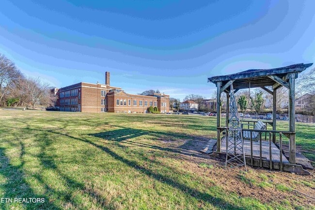 Photo - 523 N Bertrand St Unidad 108