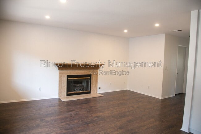 Photo - 584 Doyle Ln