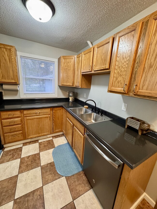 Photo - 1005 21st St S