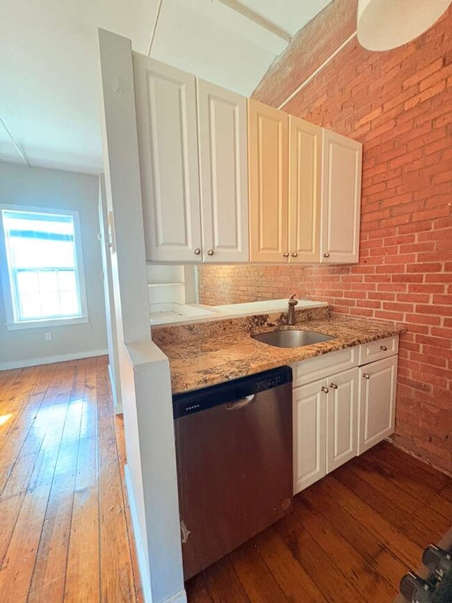 Photo - 604 Chapel St Unit 1