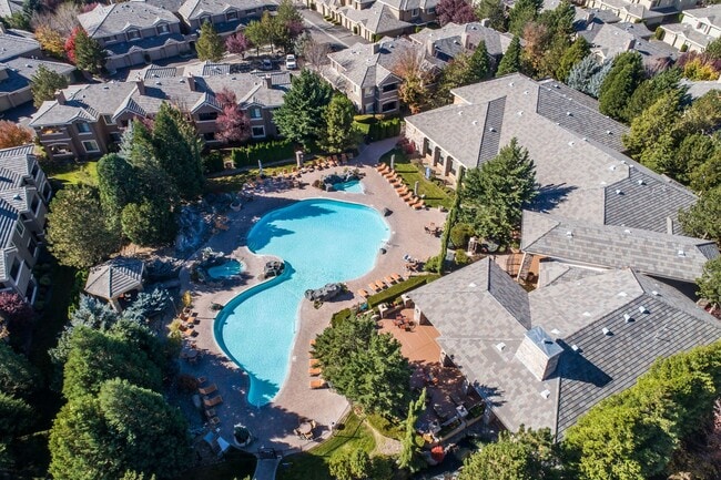 Building Photo - Fully Furnished Single Level Condo Resort LIving