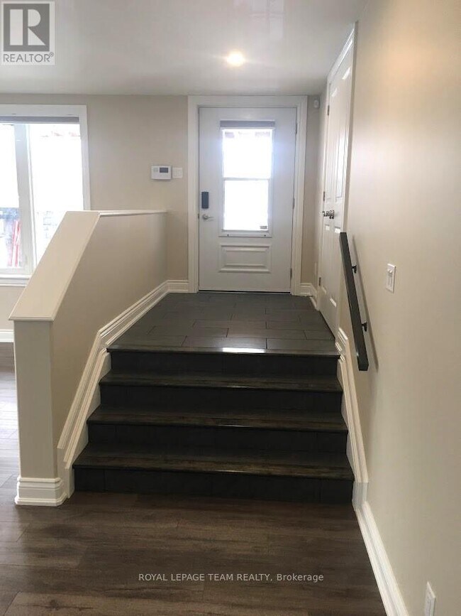 Photo - 1929 River Rd Unité B