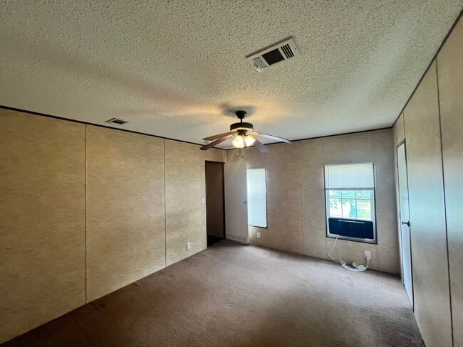 512 W Alabama Ave