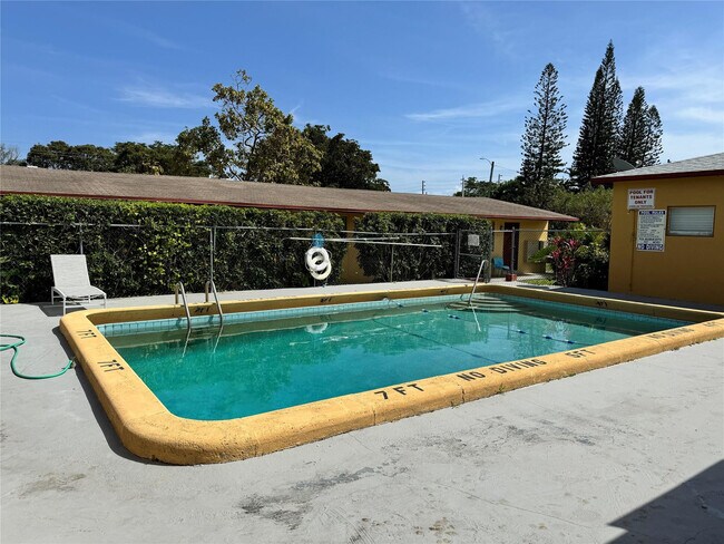 Photo - 1739 Moffett St Unit 4