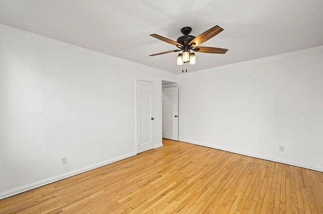 Building Photo - 302 96th St