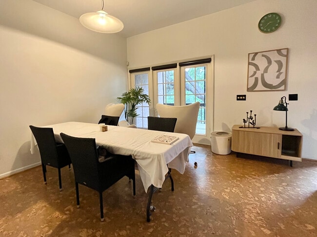 Dinner Room - 6050 River Trace Rd