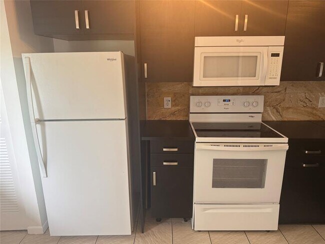 Photo - 950 SW 138th Ave Unit 305
